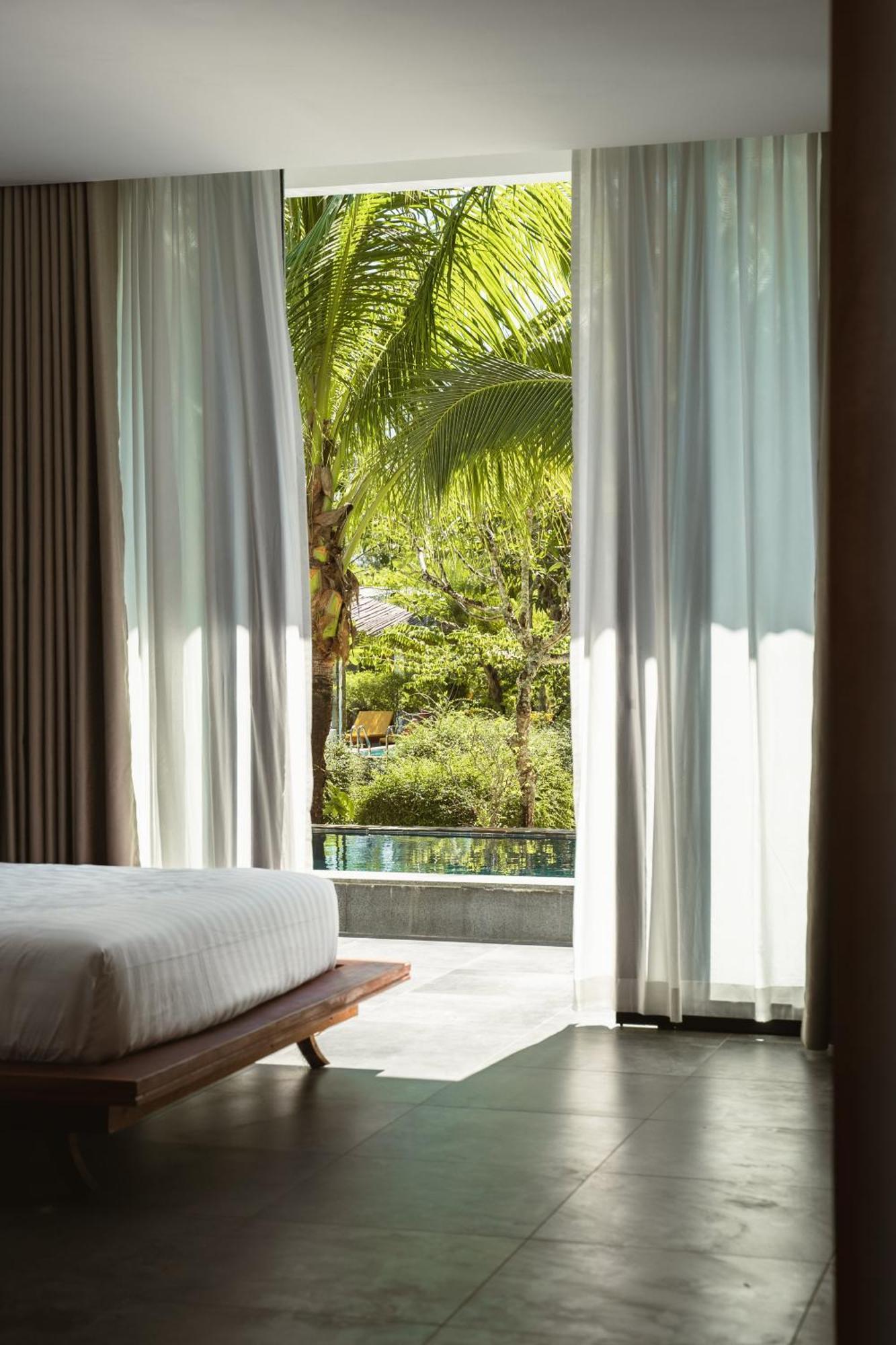 Long Set Resort Kaoh Touch